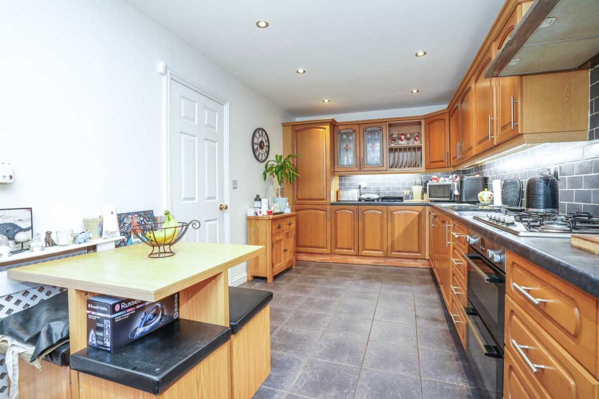 Glen Court, Castleford