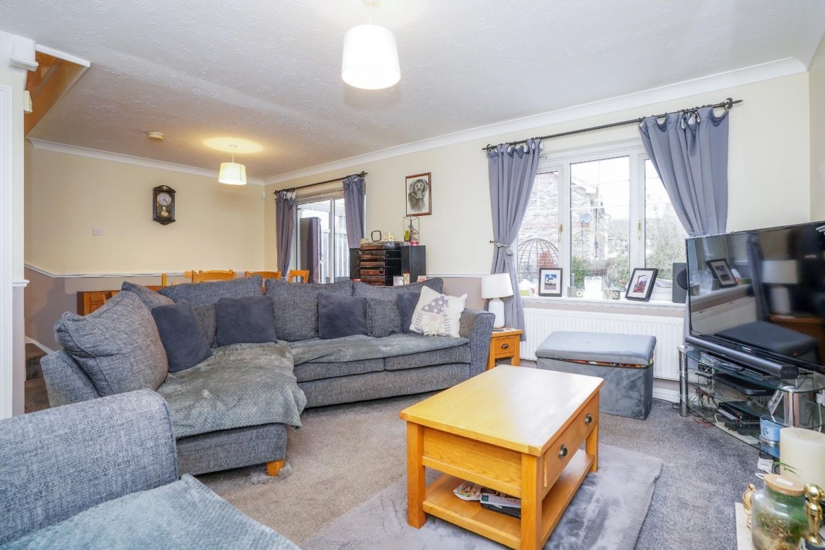 Glen Court, Castleford