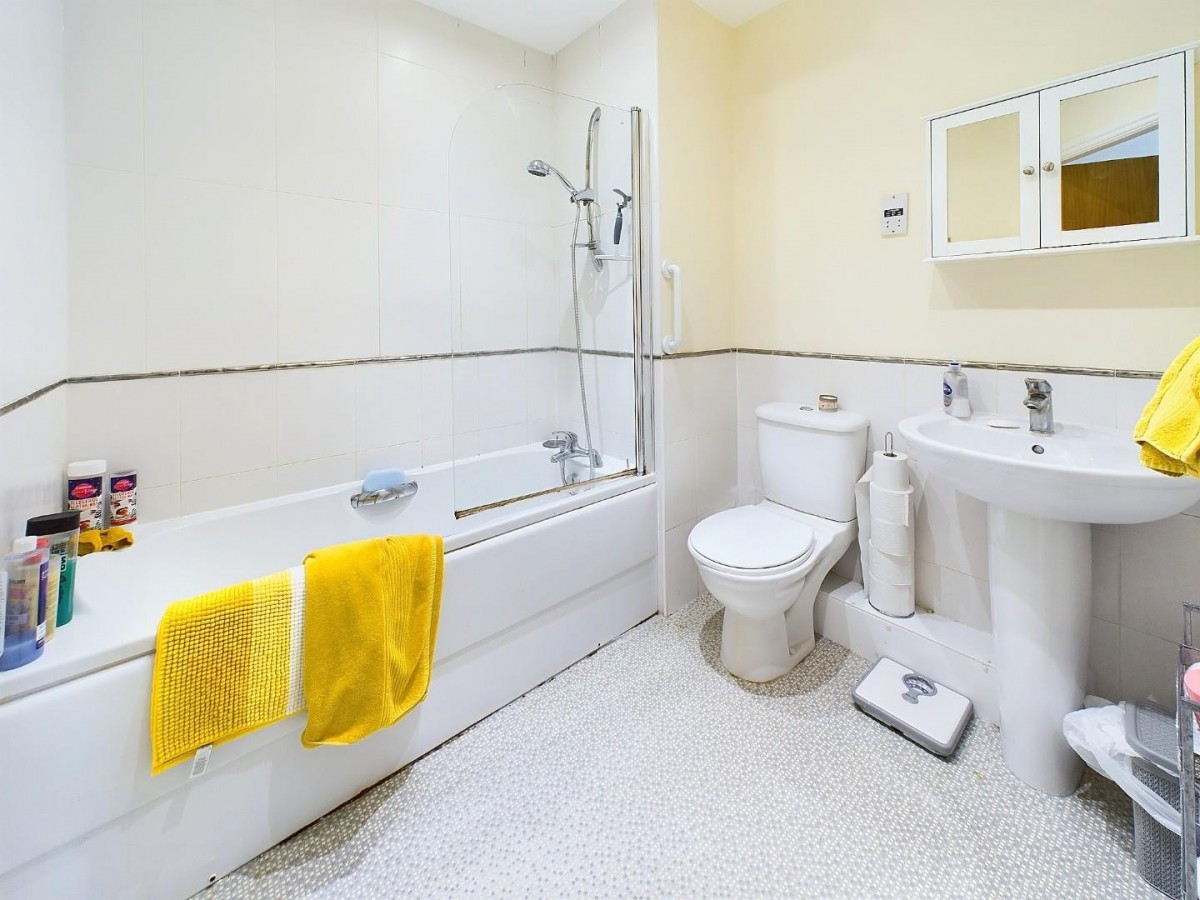 Agincourt Drive, Hill Top View, Gilstead