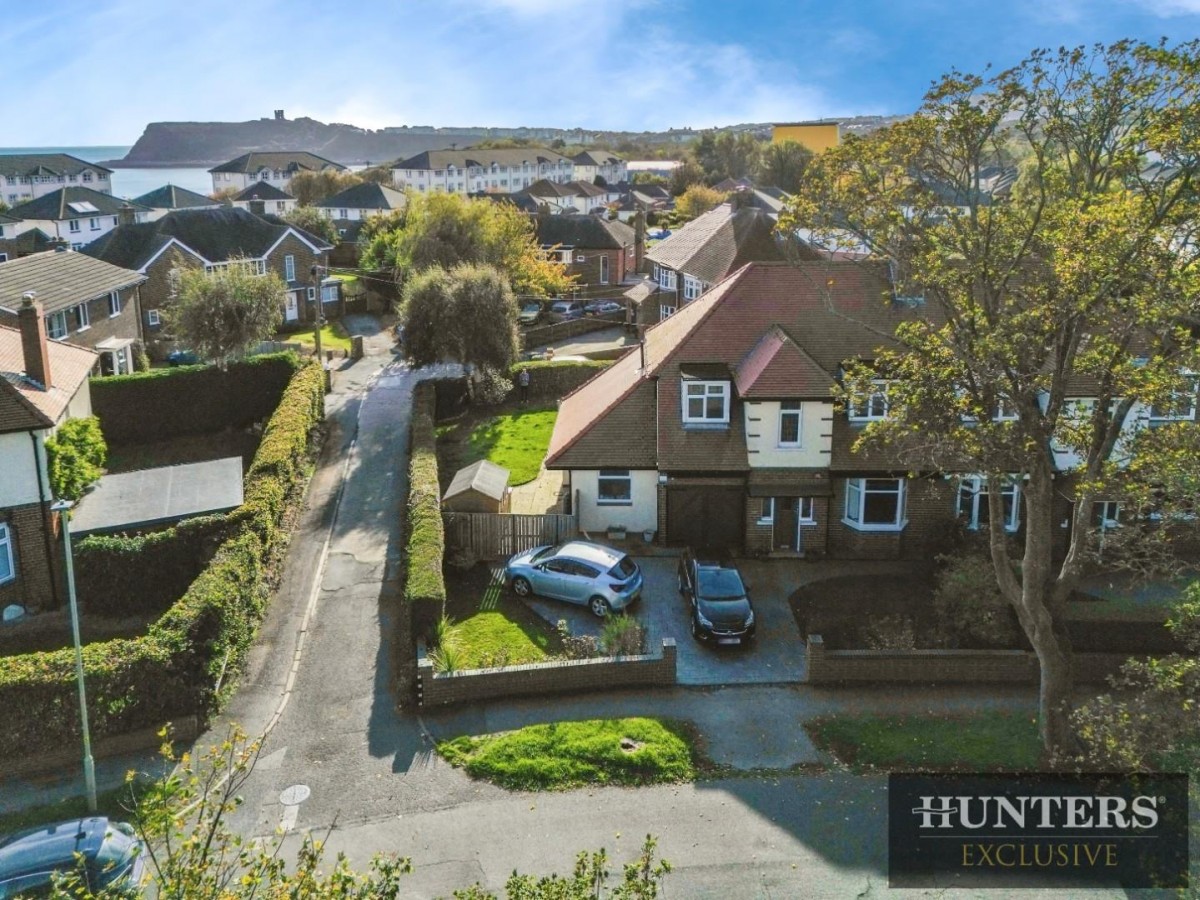 North Cliff Avenue, Scarborough