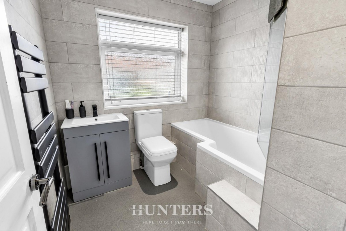 Parsons Drive, Middleton M24