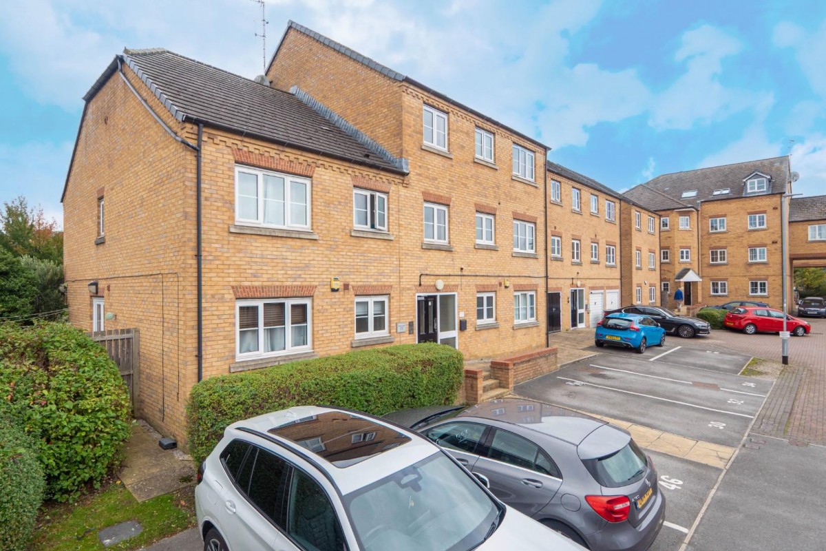 Broadlands Court, LS28 9GE