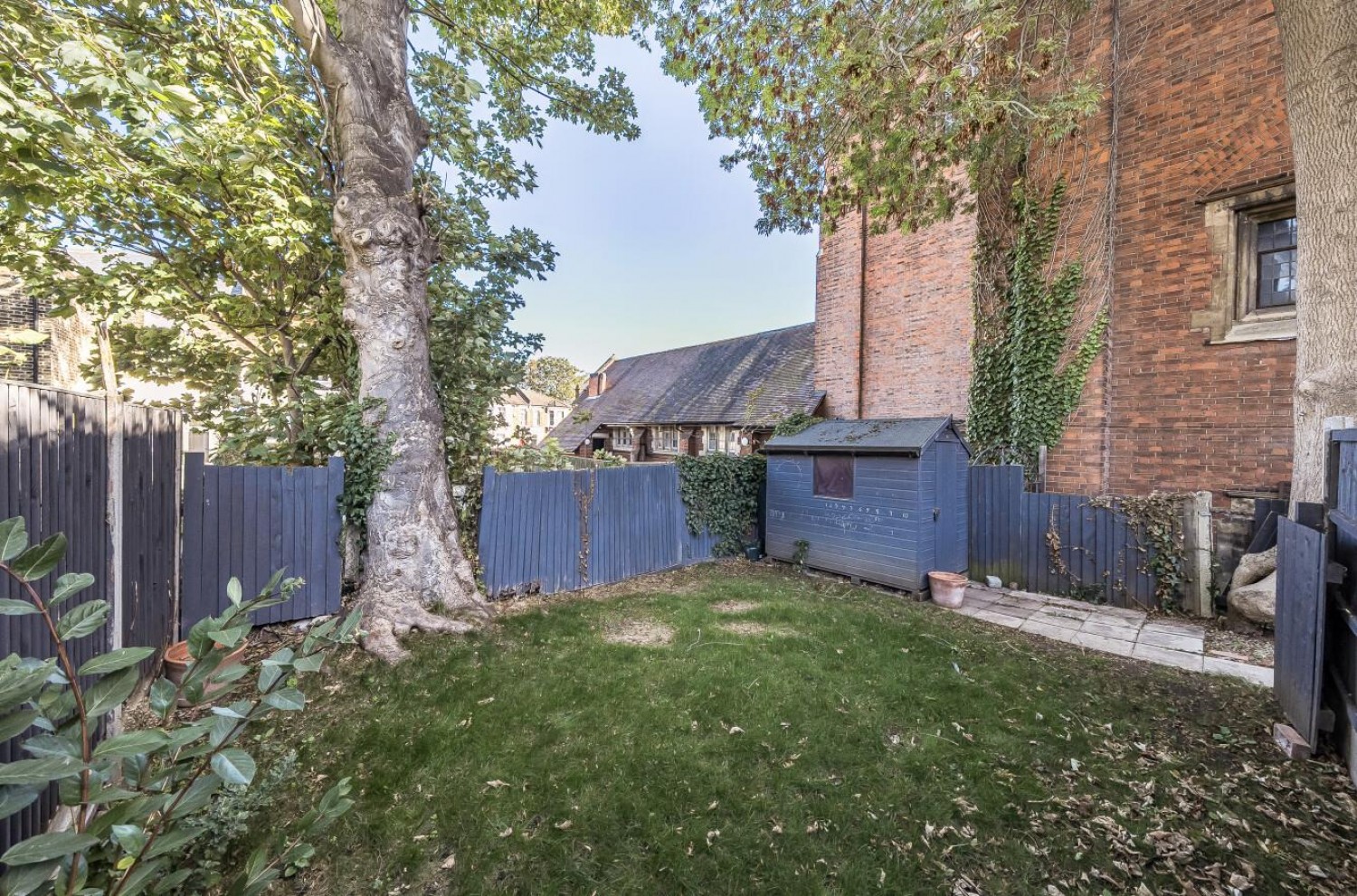 Hither Green Lane, London, SE13 6QE