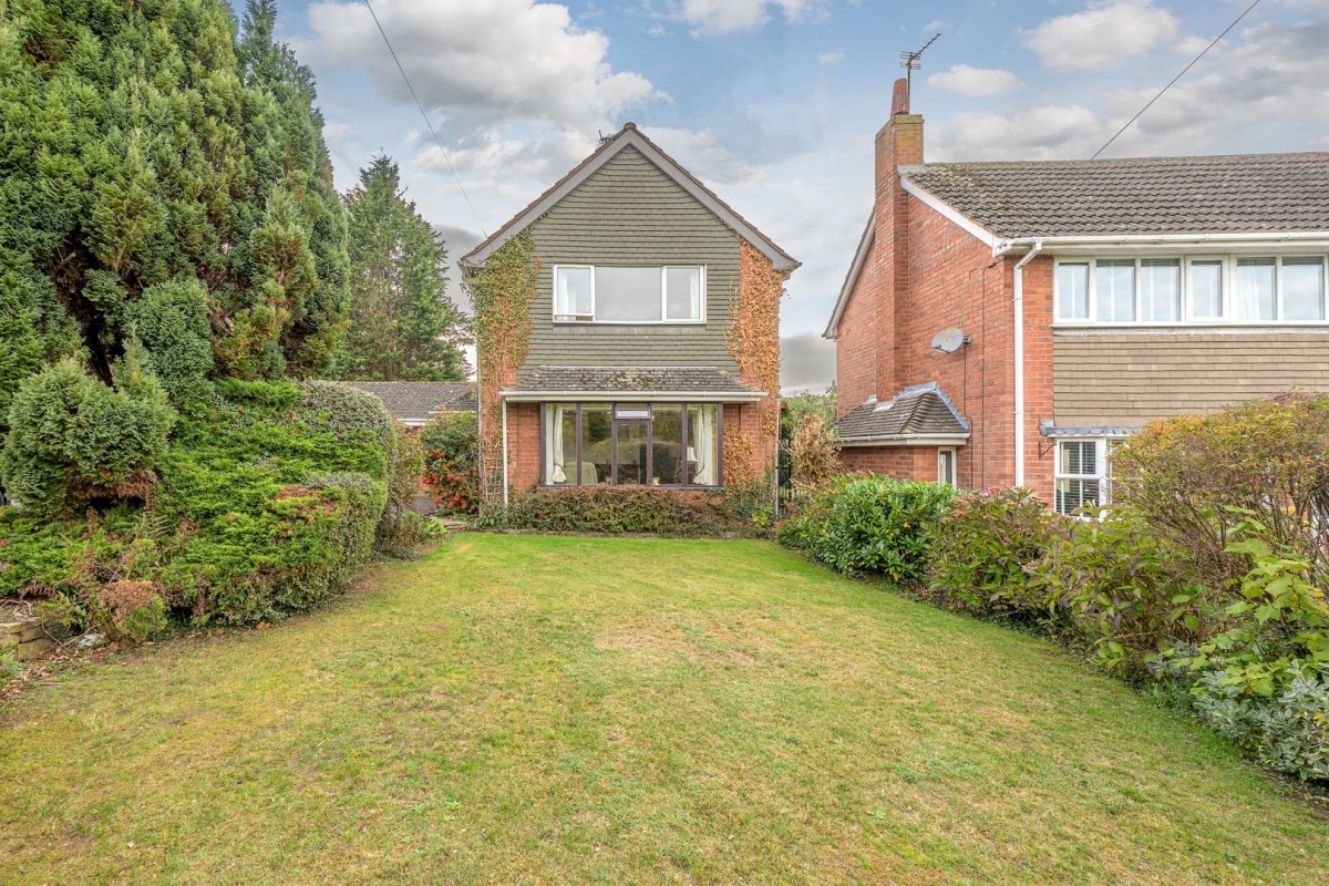Summercourt Drive, Kingswinford, DY6 9QL