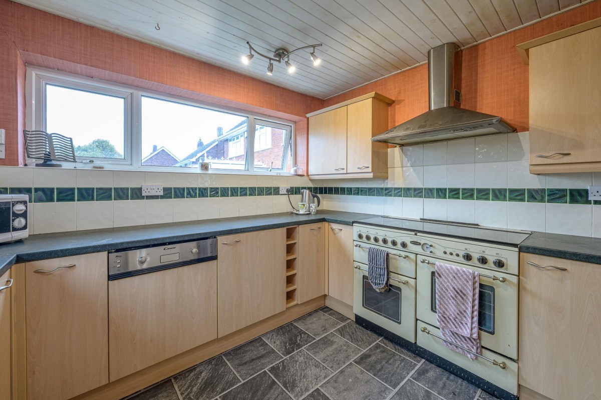 Summercourt Drive, Kingswinford, DY6 9QL