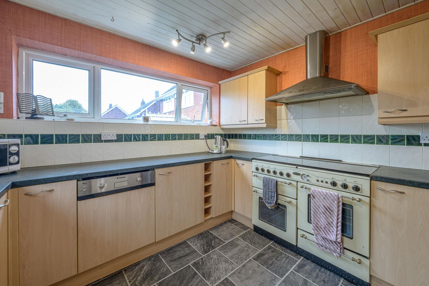 Summercourt Drive, Kingswinford, DY6 9QL