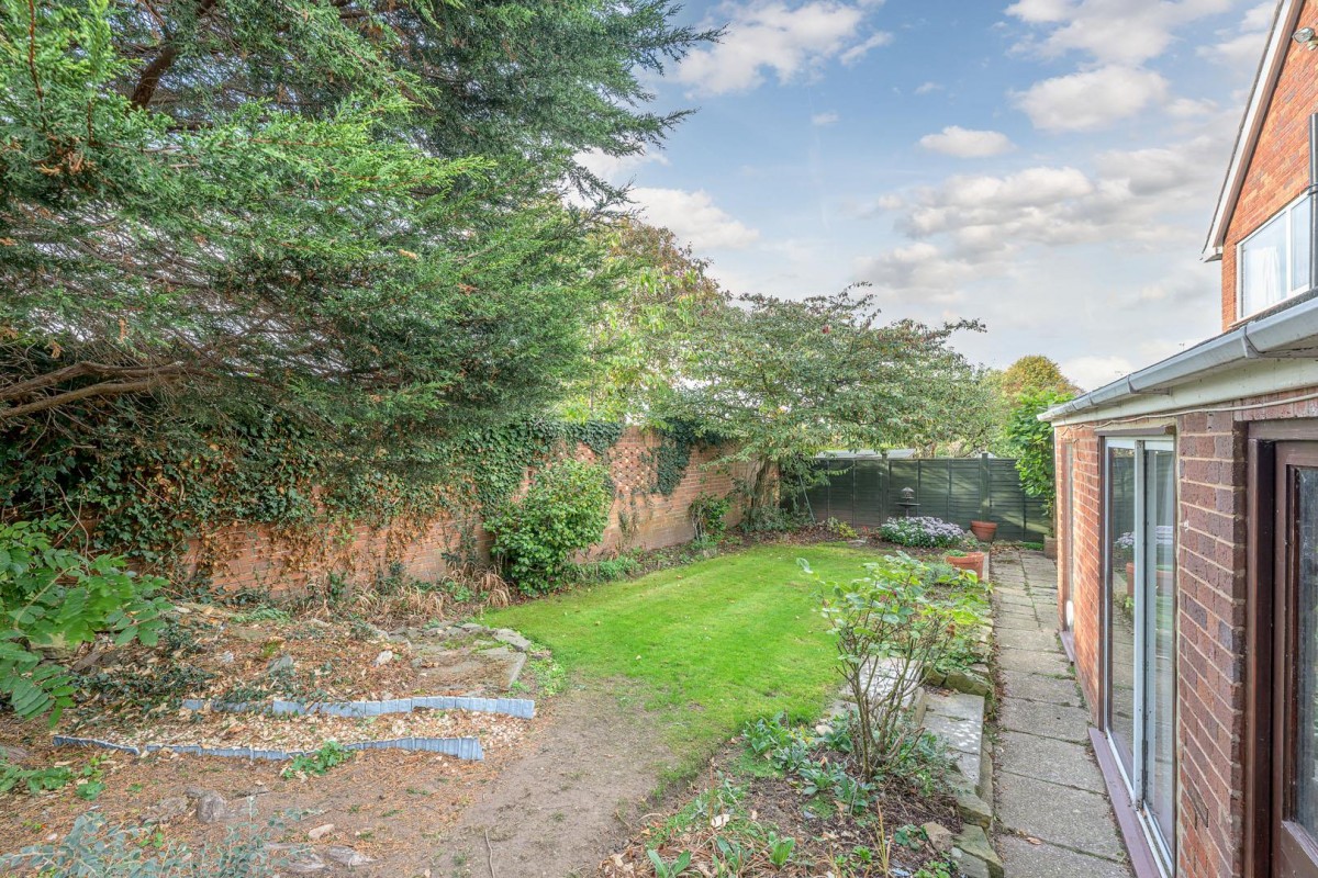 Summercourt Drive, Kingswinford, DY6 9QL