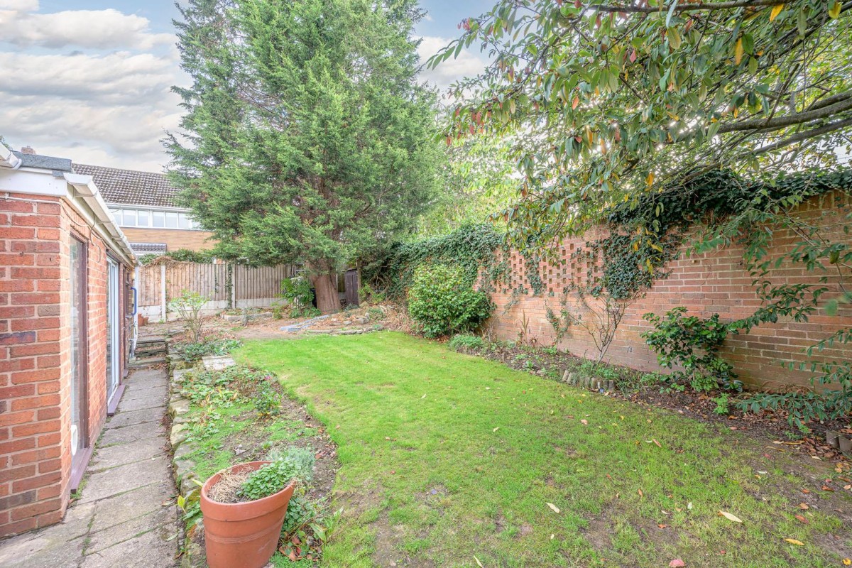 Summercourt Drive, Kingswinford, DY6 9QL