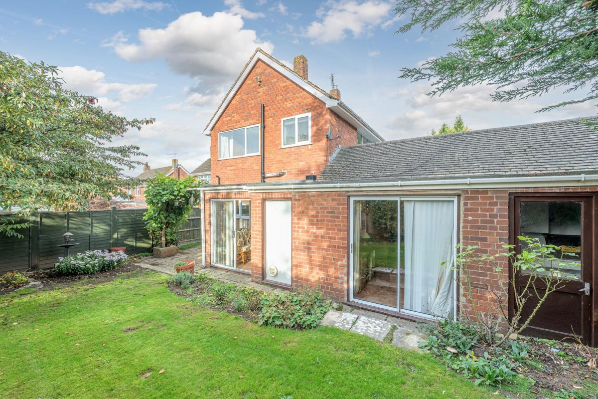 Summercourt Drive, Kingswinford, DY6 9QL