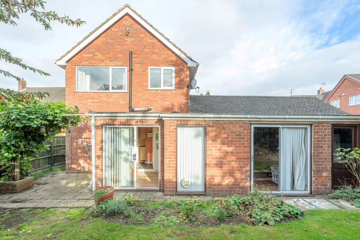 Summercourt Drive, Kingswinford, DY6 9QL