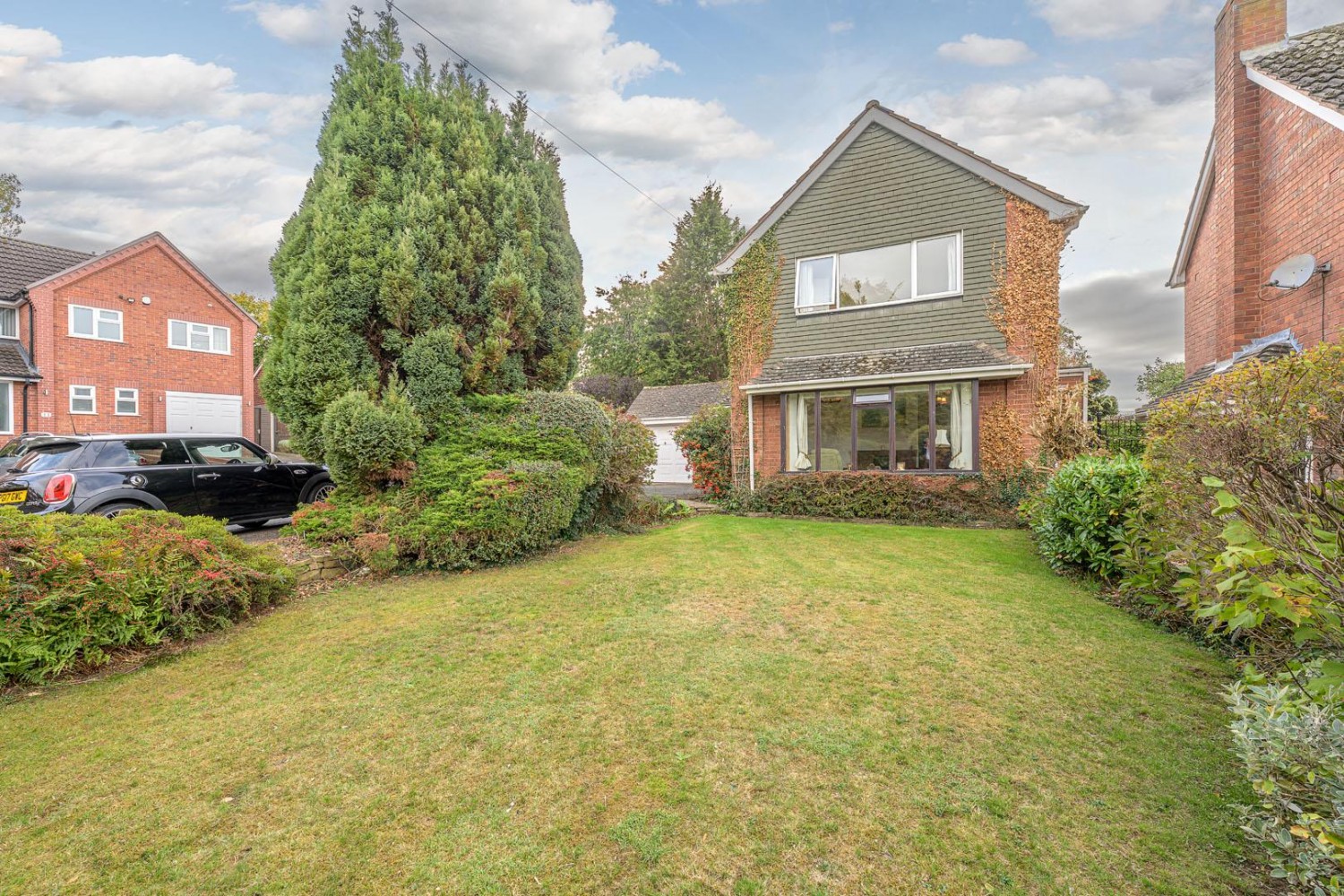 Summercourt Drive, Kingswinford, DY6 9QL