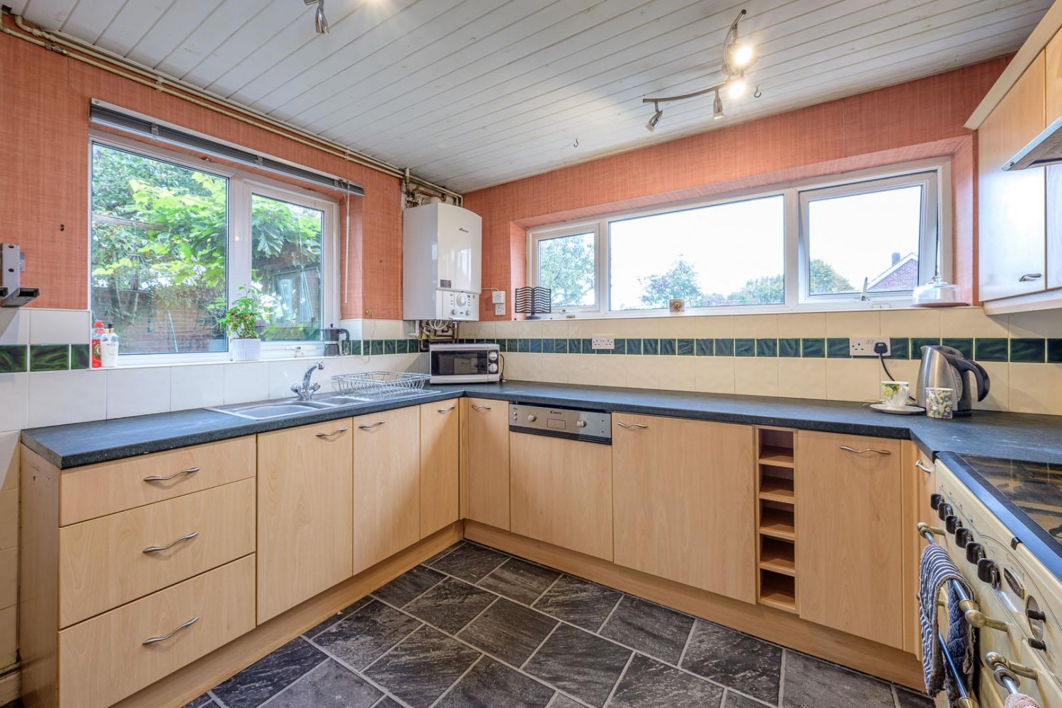 Summercourt Drive, Kingswinford, DY6 9QL