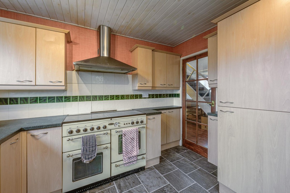 Summercourt Drive, Kingswinford, DY6 9QL