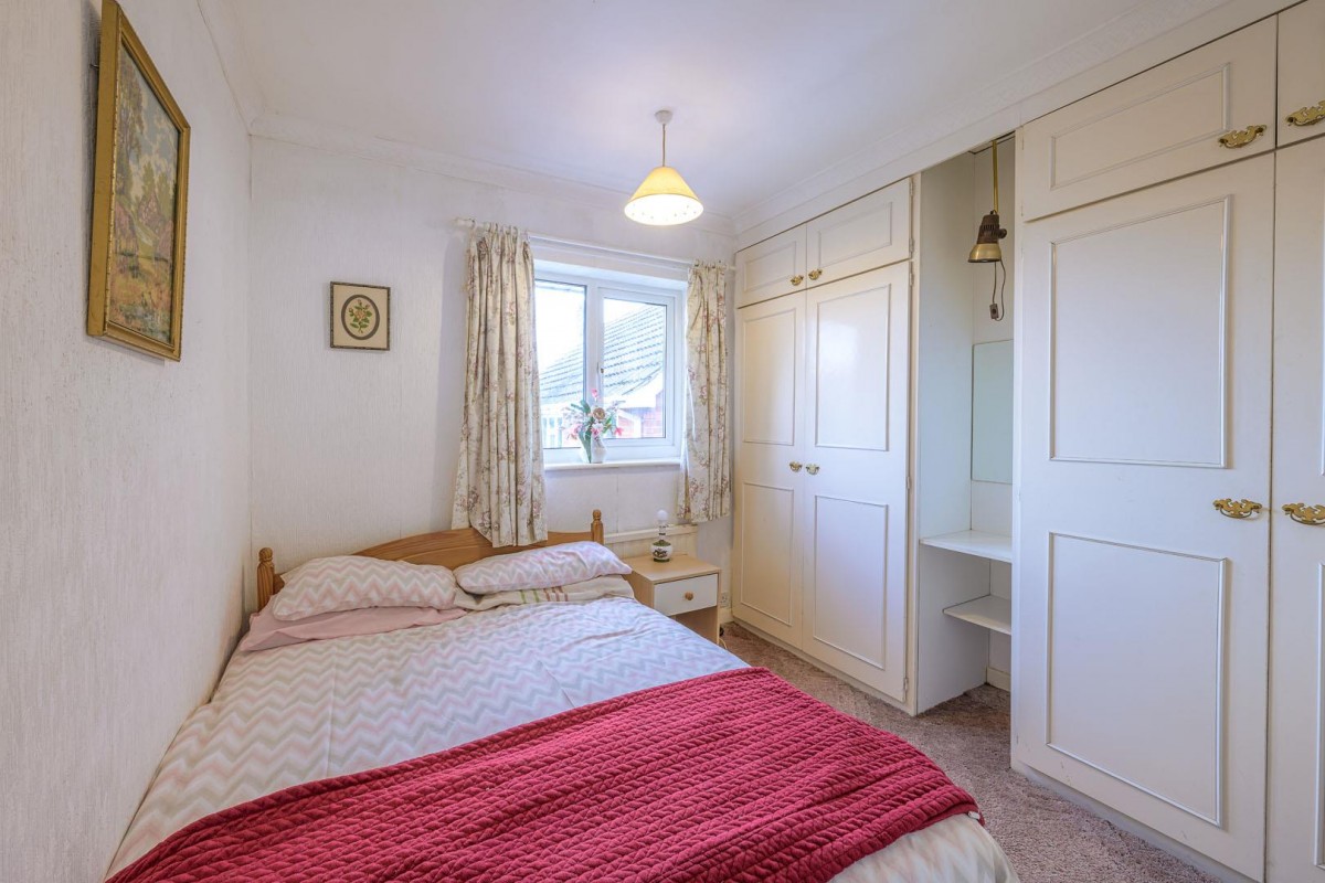 Summercourt Drive, Kingswinford, DY6 9QL