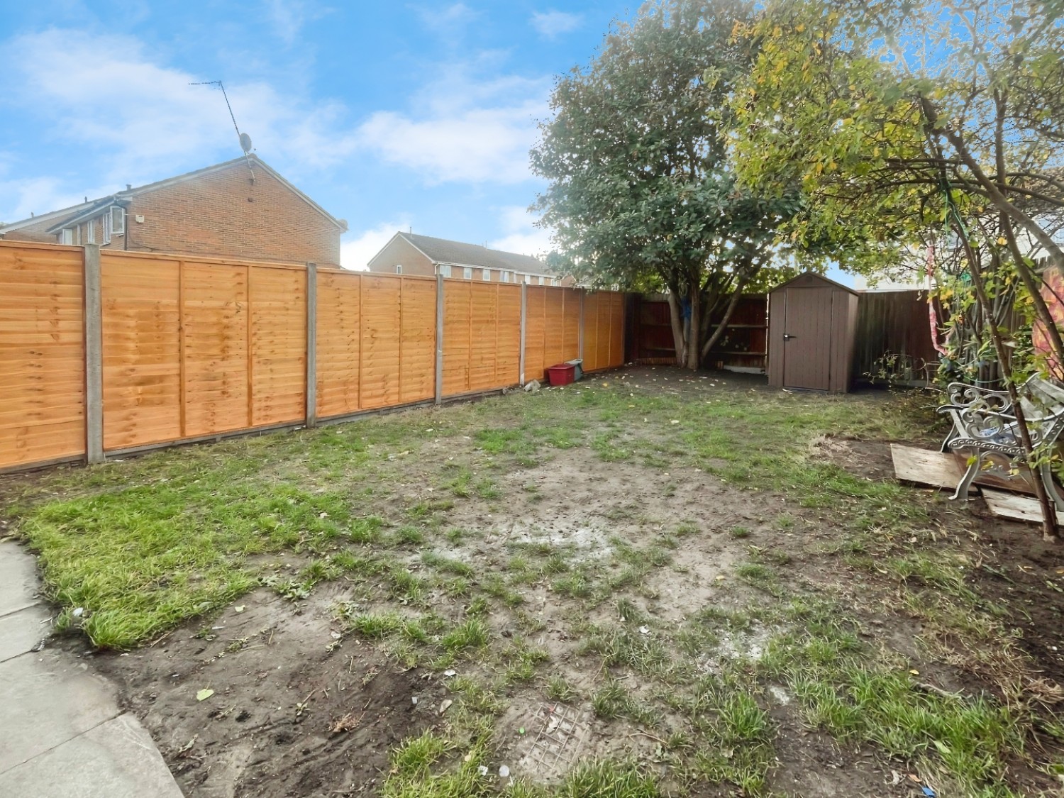 Linslade Close, Hounslow