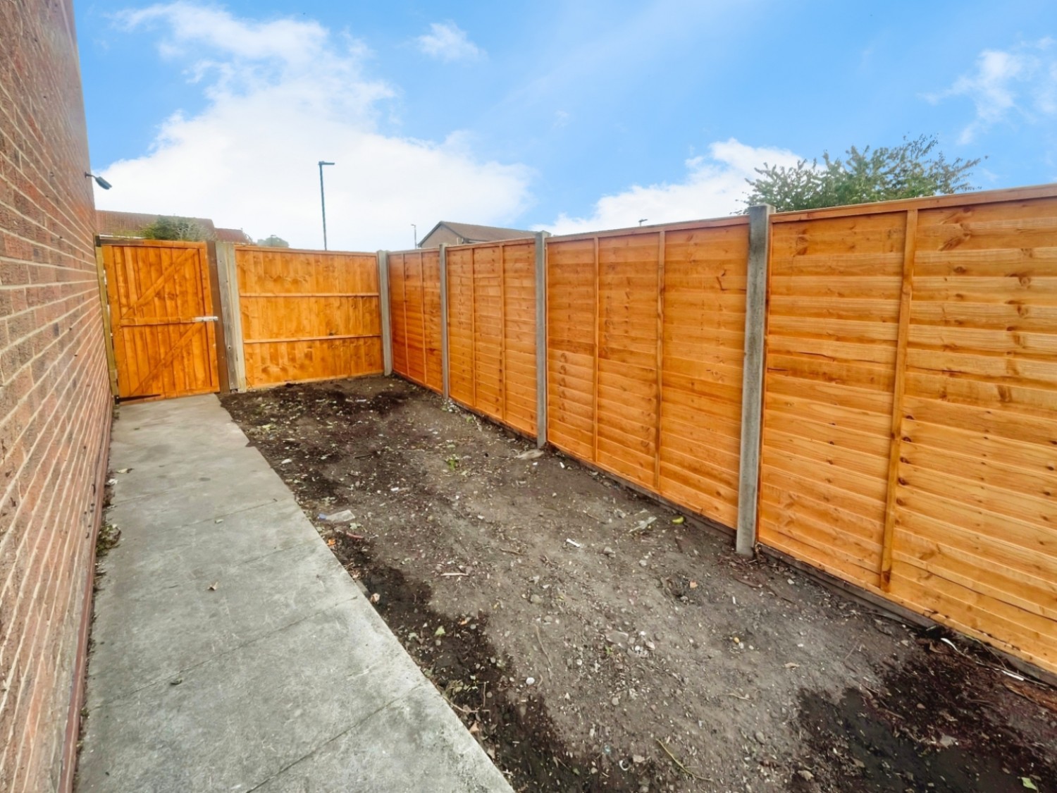 Linslade Close, Hounslow