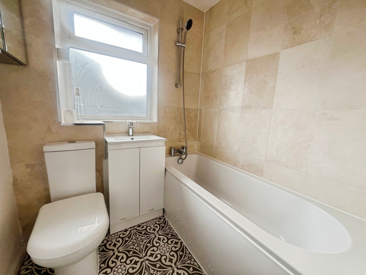 Linslade Close, Hounslow
