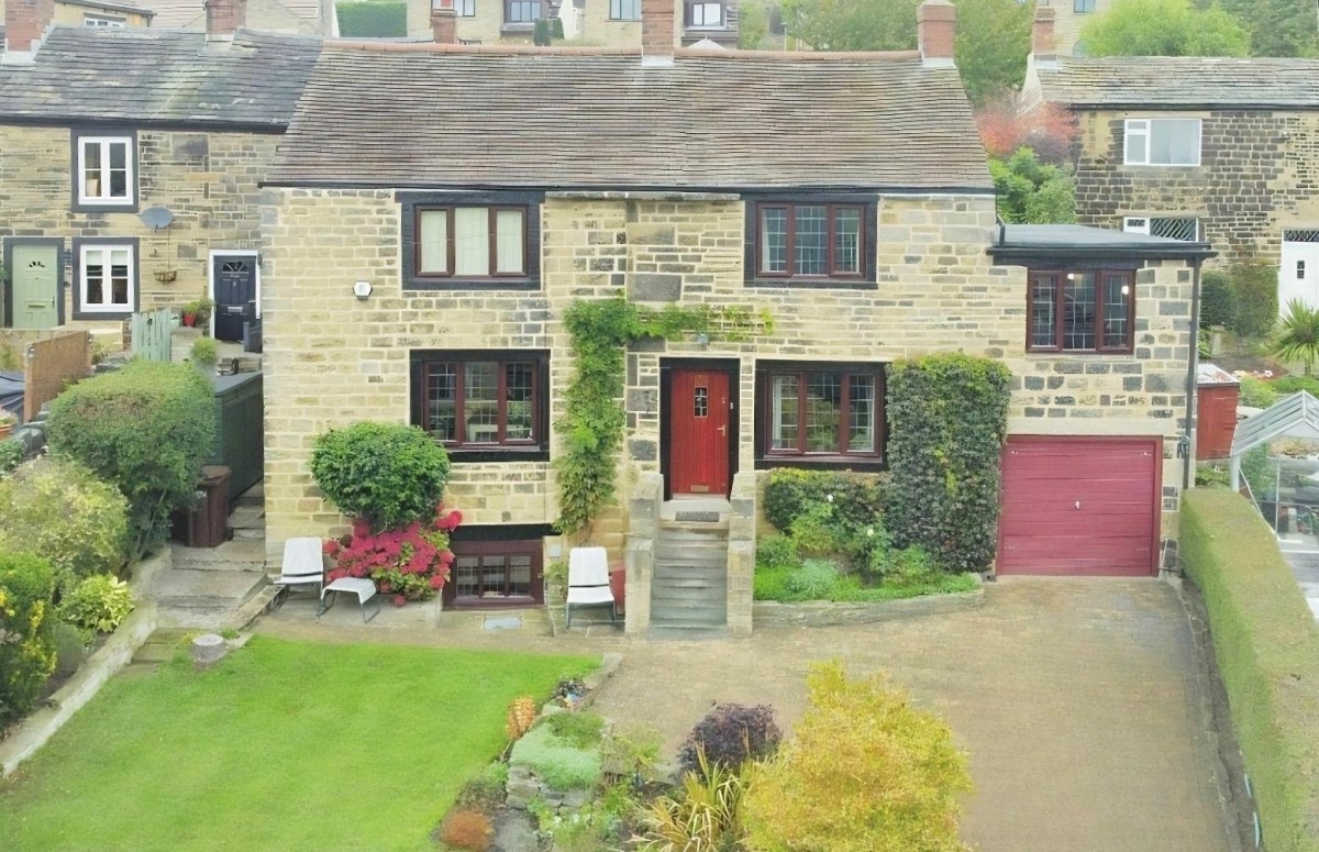 Hough Side Road, Pudsey, LS28 9JJ