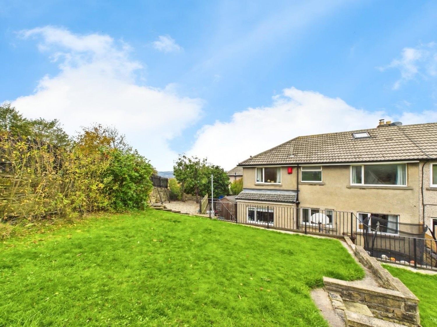 Harden Grove, Long Lee