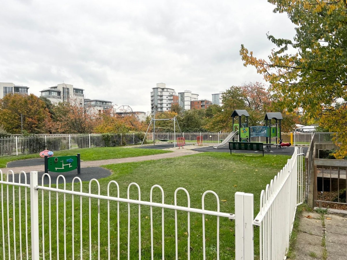 Green Dragon Lane, Brentford, TW8 0DB