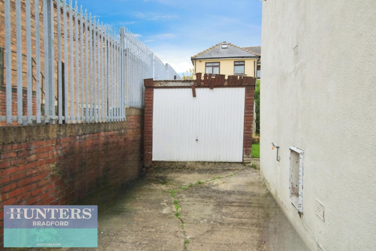 Farnham Road Bradford, West Yorkshire, BD7 3JE