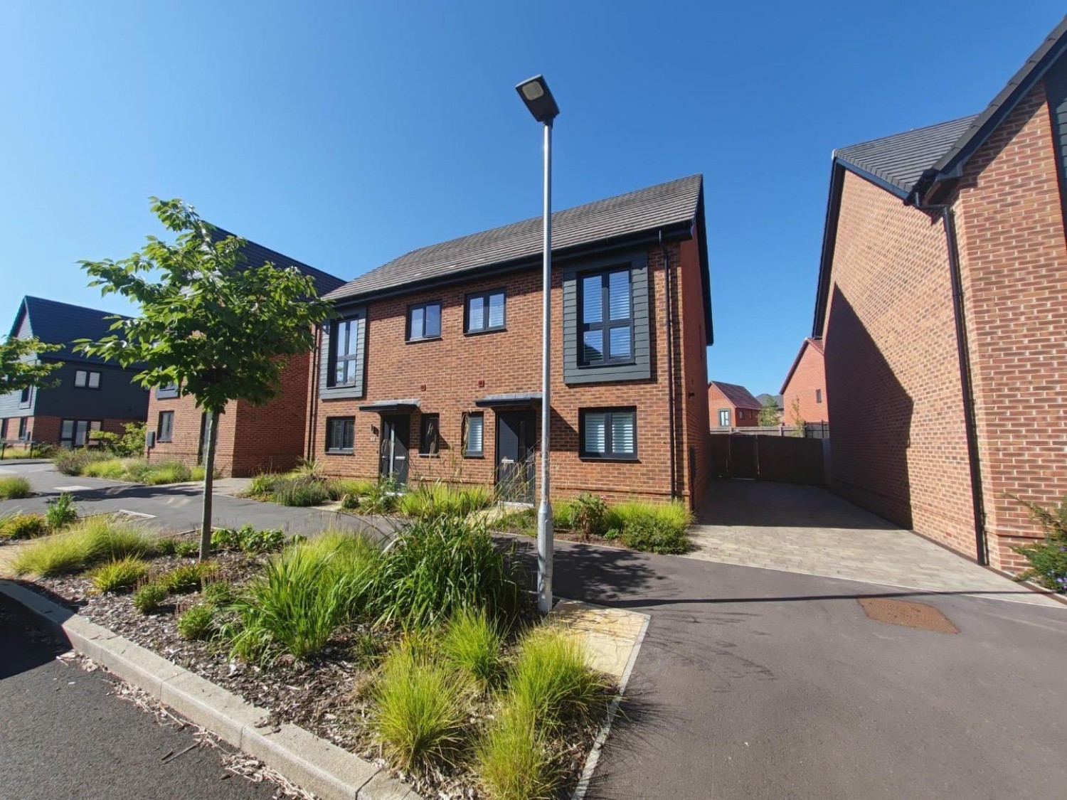 Dunlop Row, Crowthorne