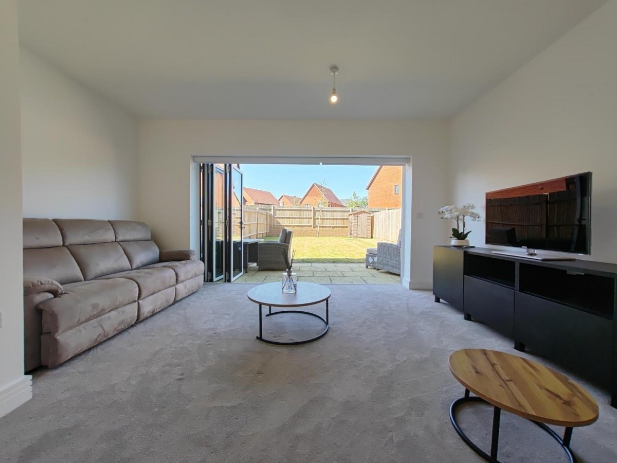 Dunlop Row, Crowthorne