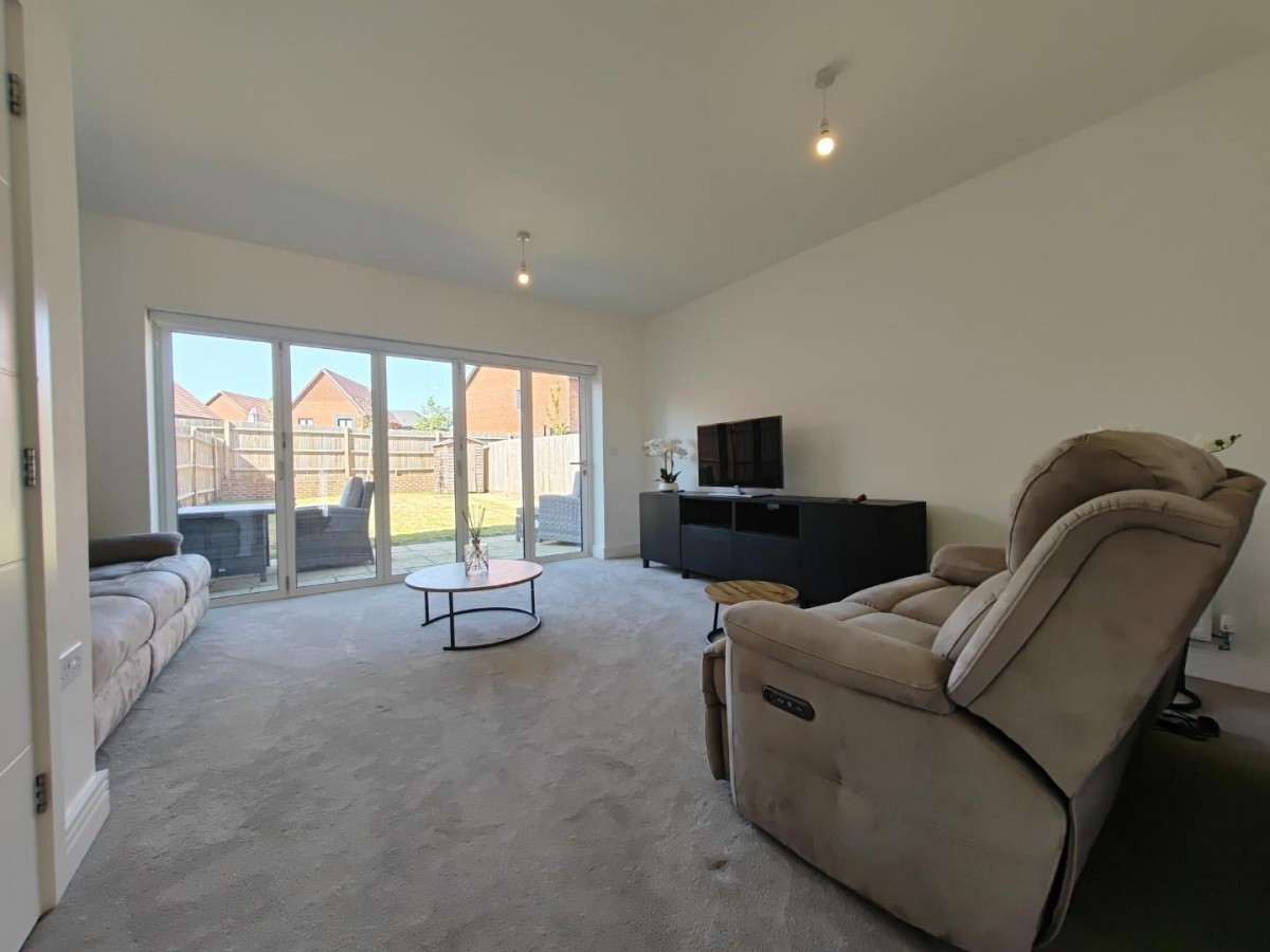 Dunlop Row, Crowthorne