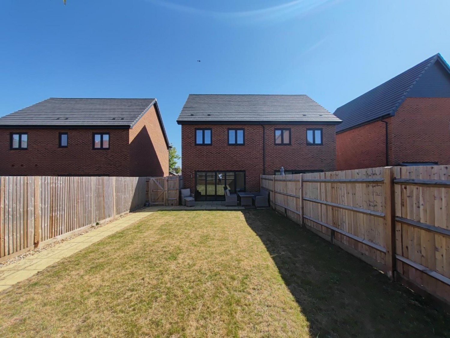 Dunlop Row, Crowthorne