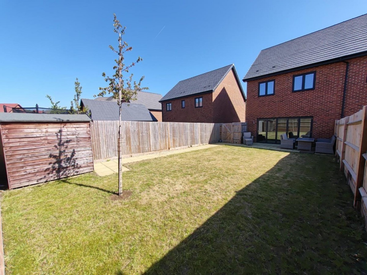 Dunlop Row, Crowthorne