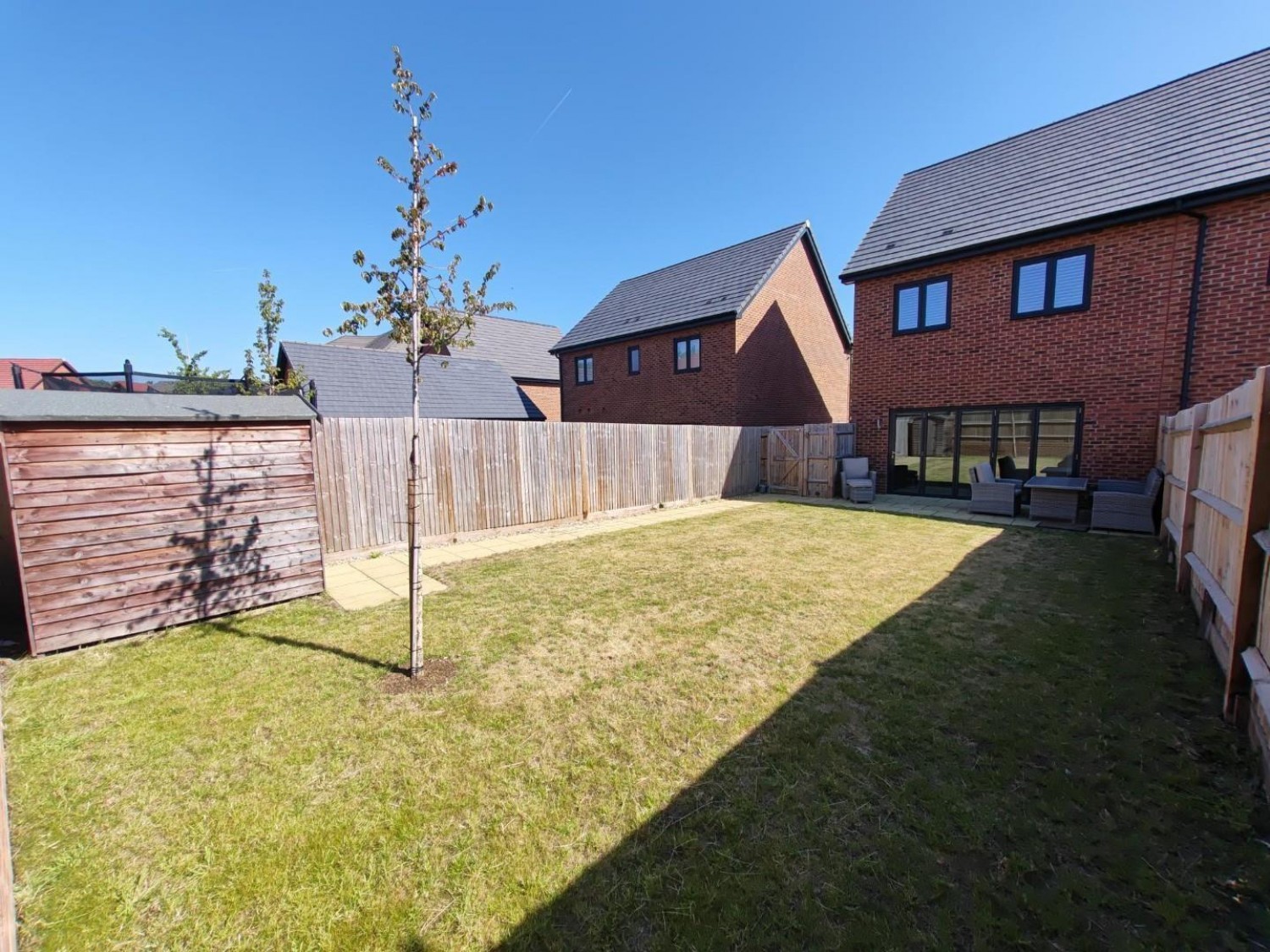 Dunlop Row, Crowthorne