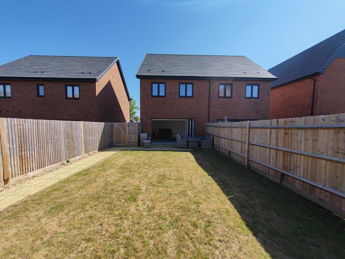 Dunlop Row, Crowthorne