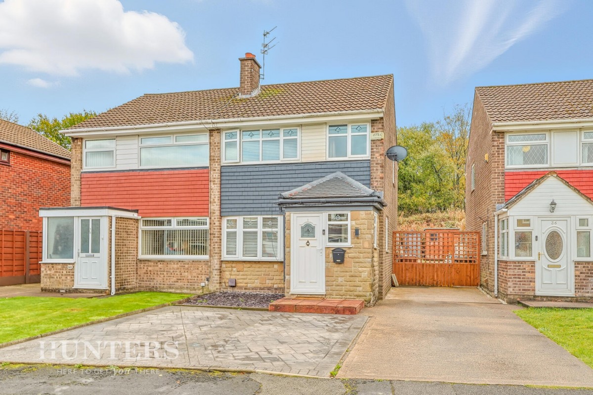 Chichester Close, Smithy Bridge, OL15 8QL