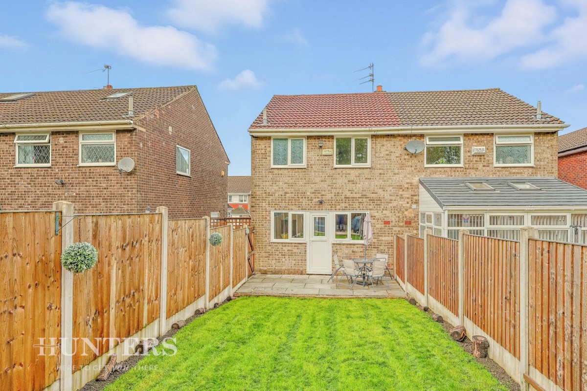 Chichester Close, Smithy Bridge, OL15 8QL