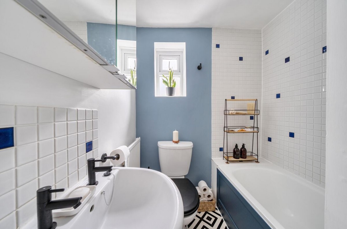 Glenwood Road, London, SE6 4NF