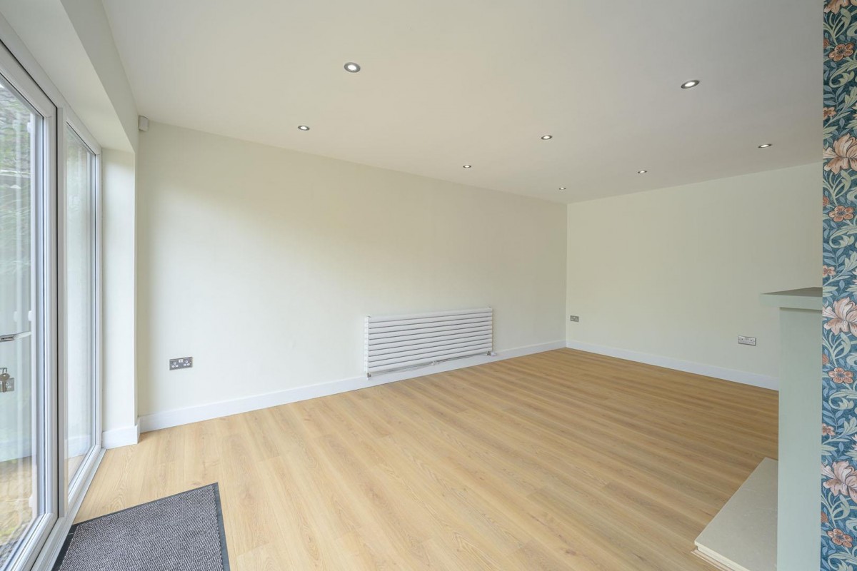 Lapwood Avenue, Kingswinford, DY6 8SG