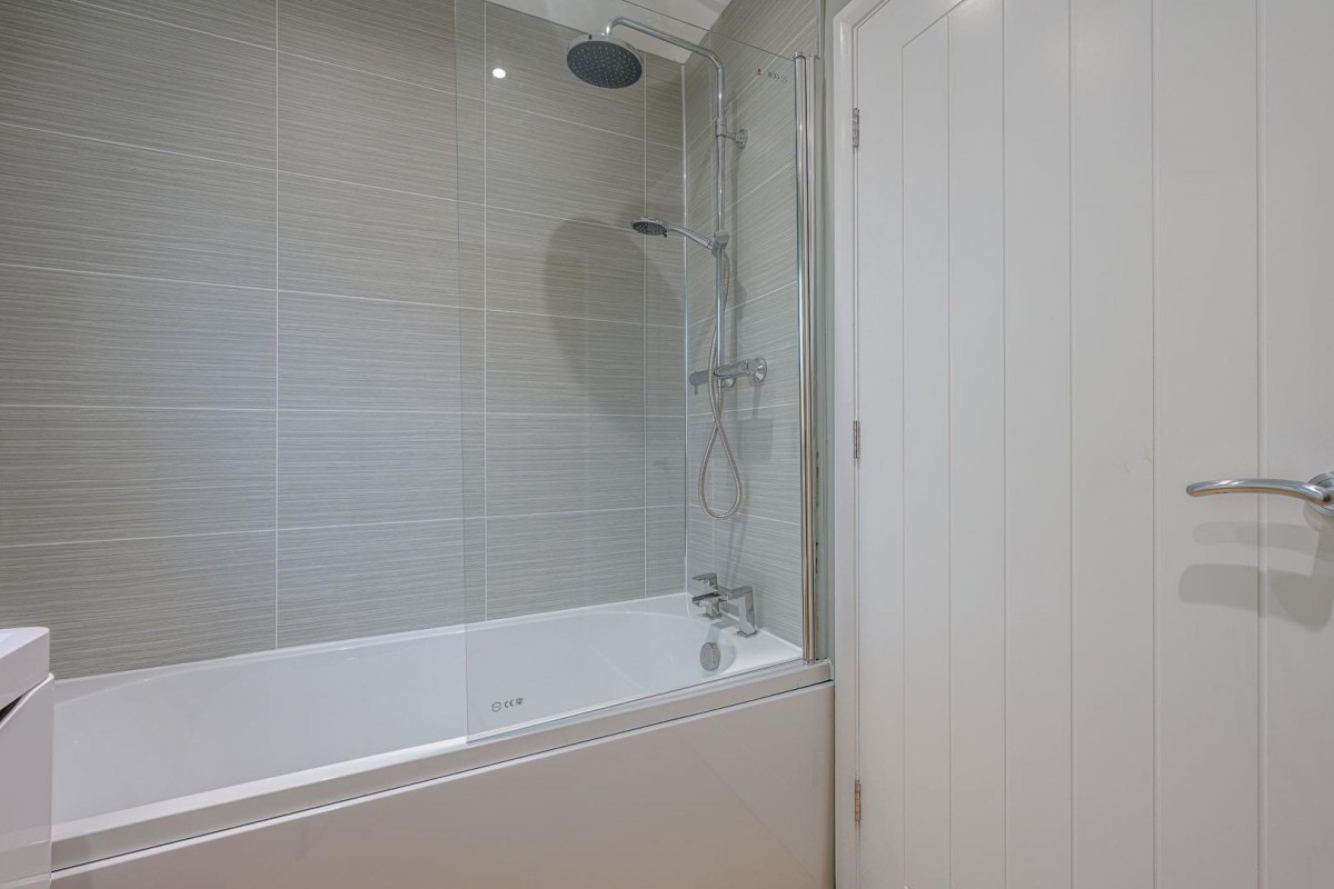 Lapwood Avenue, Kingswinford, DY6 8SG