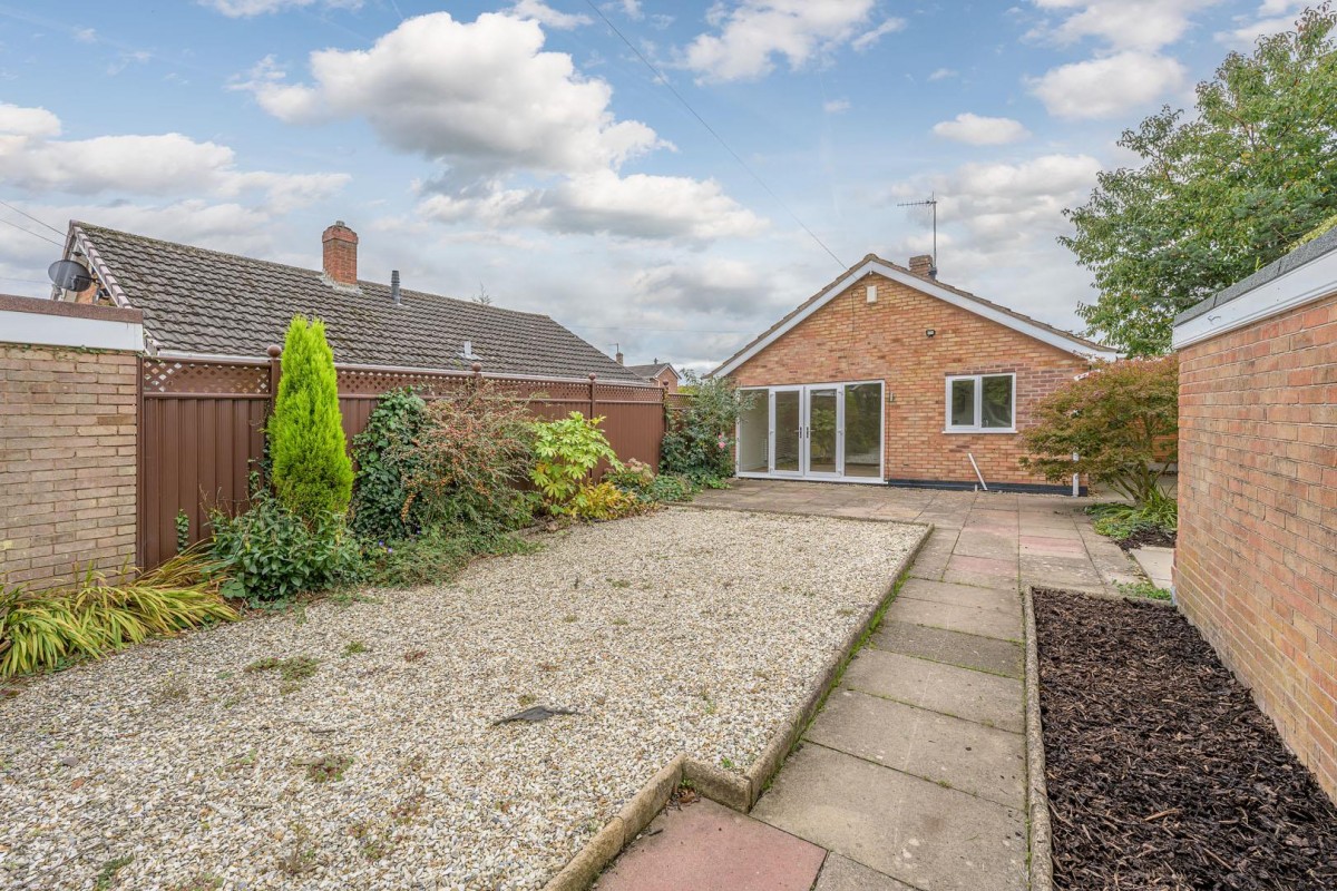 Lapwood Avenue, Kingswinford, DY6 8SG