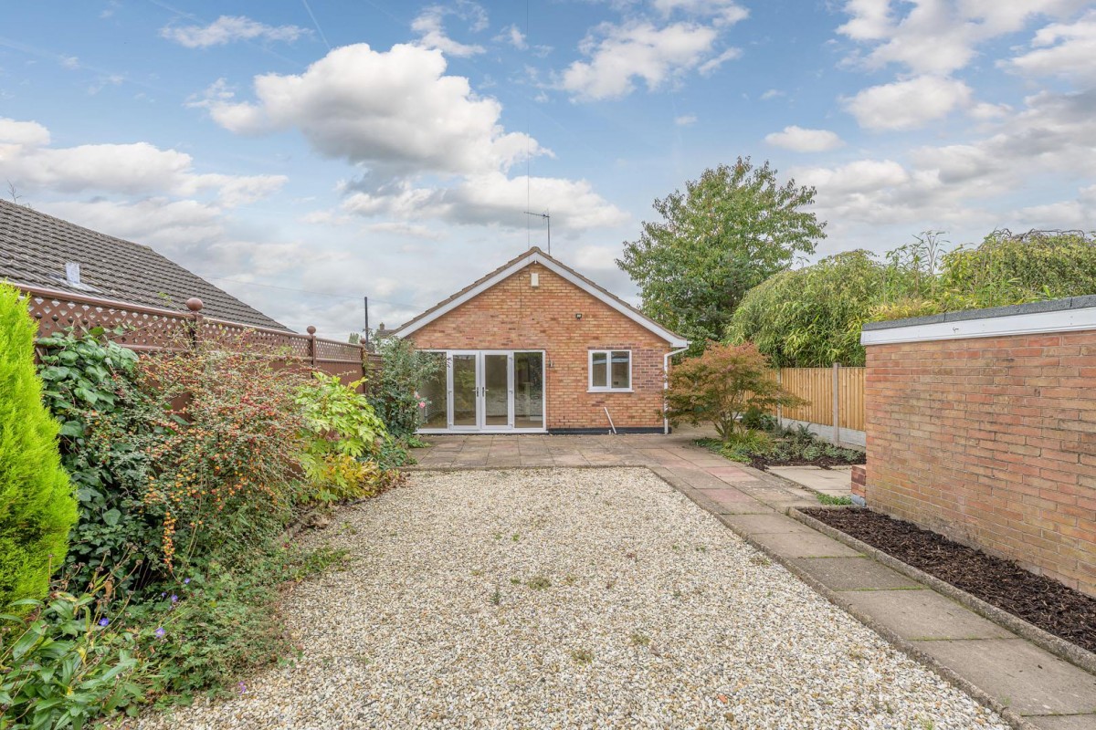 Lapwood Avenue, Kingswinford, DY6 8SG