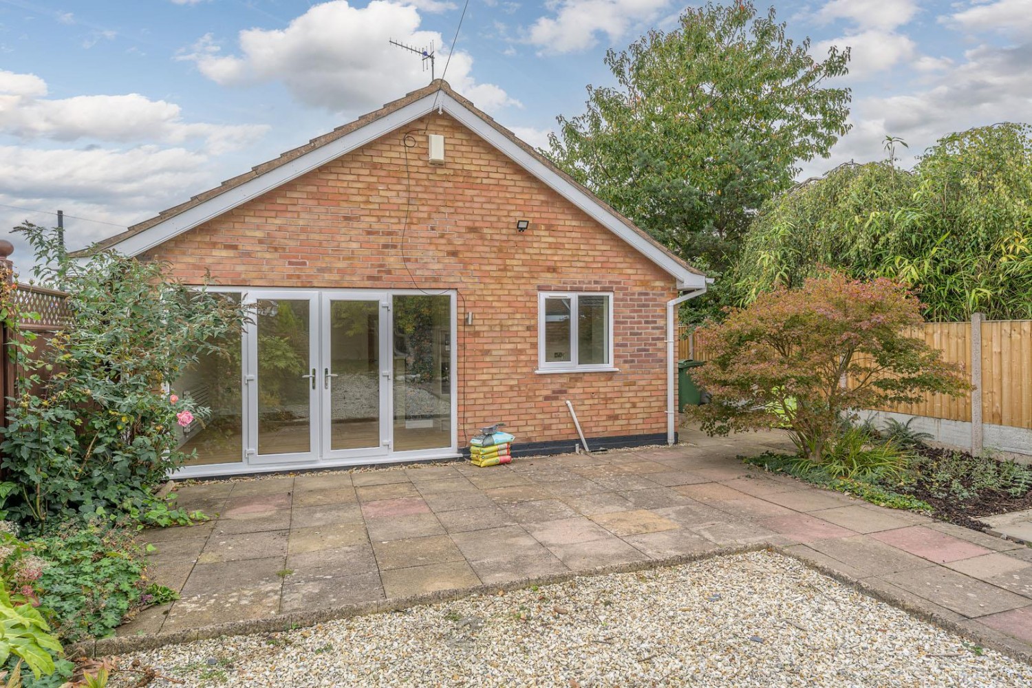 Lapwood Avenue, Kingswinford, DY6 8SG