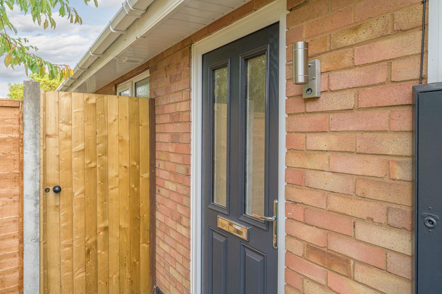 Lapwood Avenue, Kingswinford, DY6 8SG