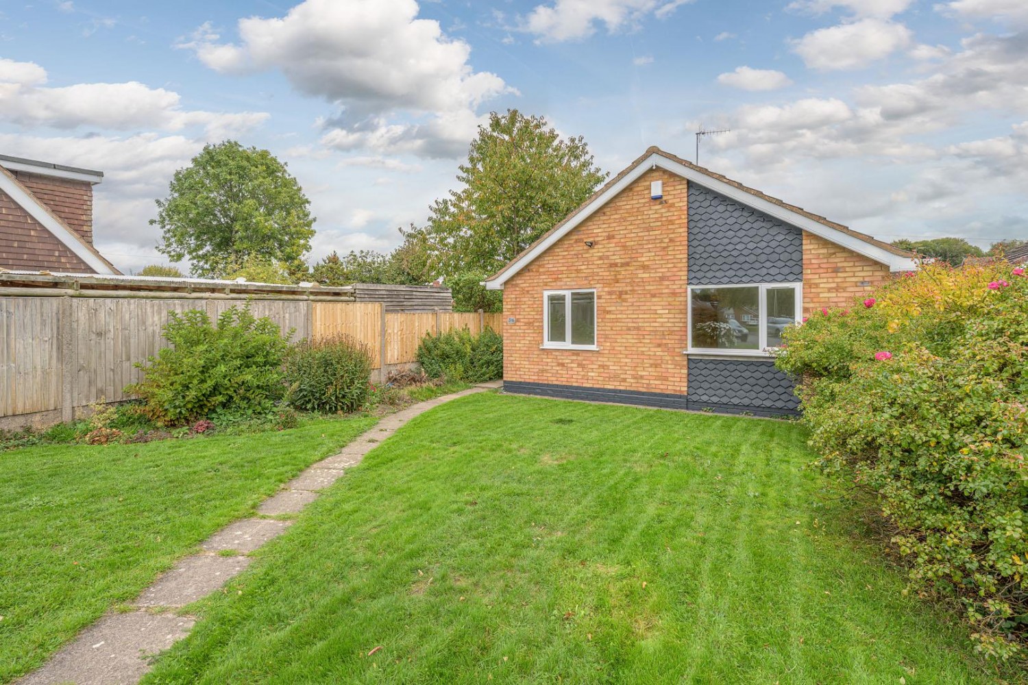 Lapwood Avenue, Kingswinford, DY6 8SG