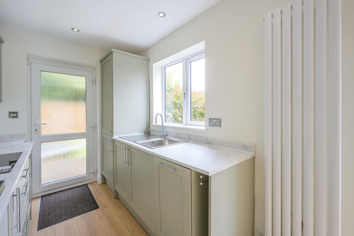 Lapwood Avenue, Kingswinford, DY6 8SG