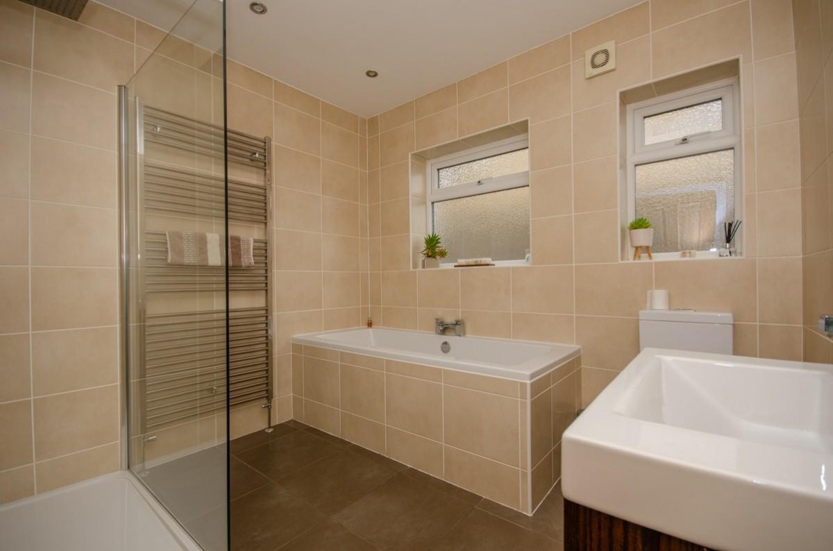 Riverwood Road, Frenchay, Bristol, BS16 1NX