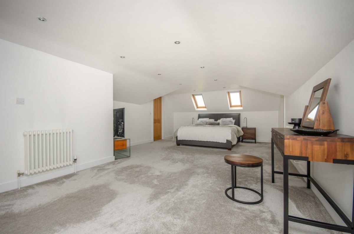 Riverwood Road, Frenchay, Bristol, BS16 1NX