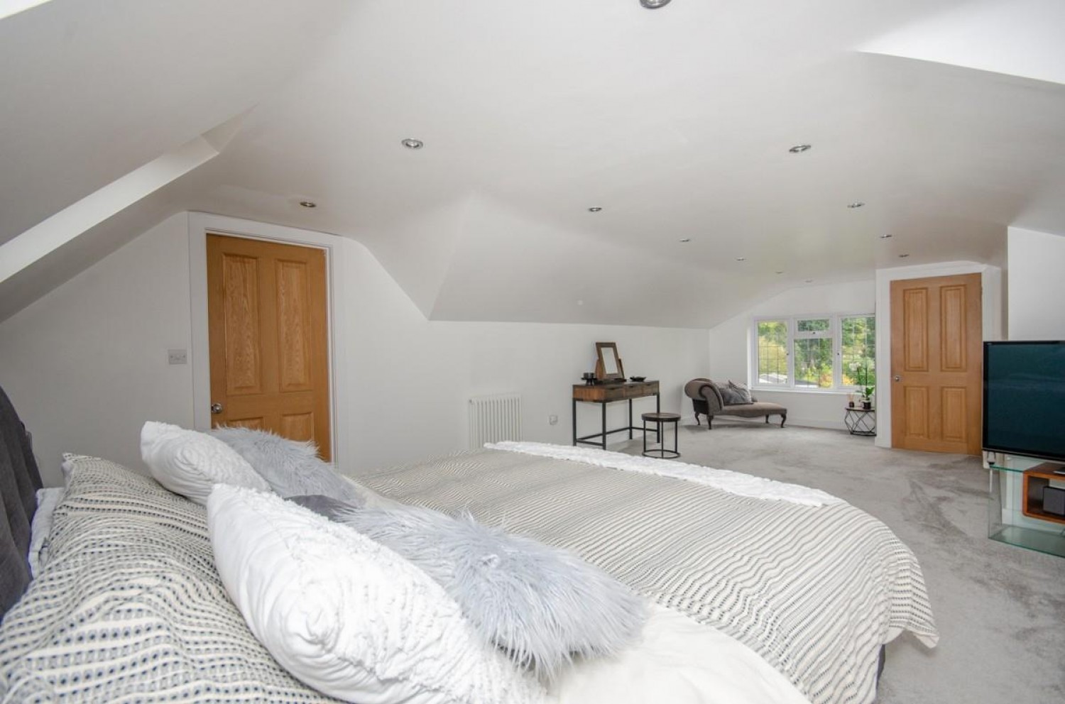Riverwood Road, Frenchay, Bristol, BS16 1NX