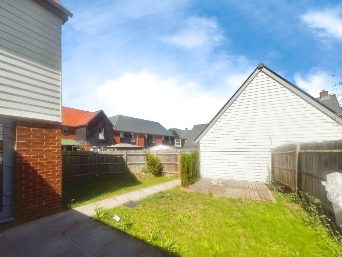 Grasshopper Drive, Kennington