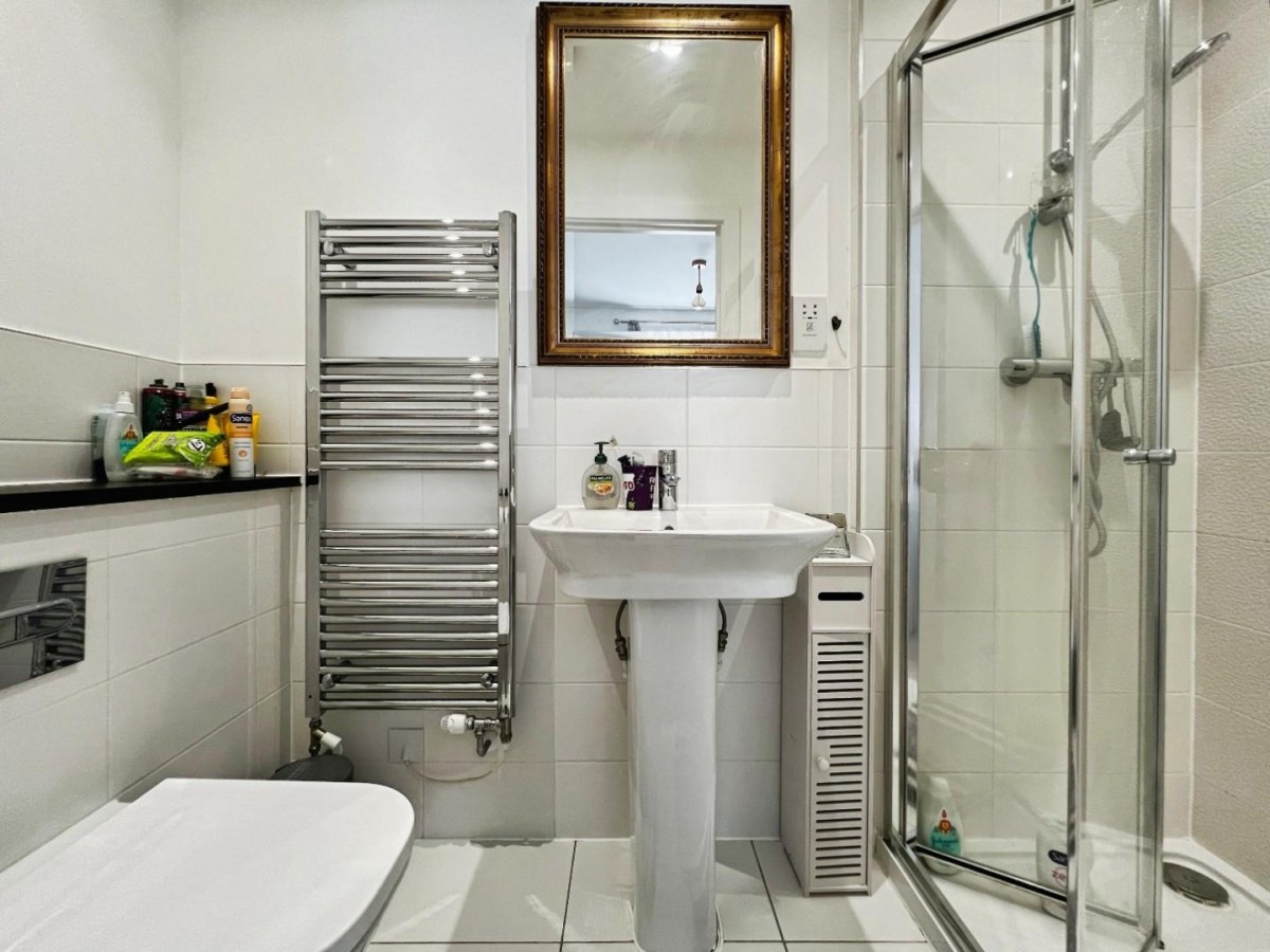 Grasshopper Drive, Kennington