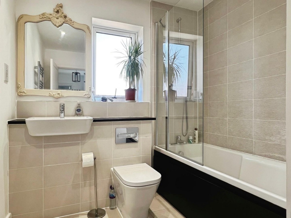 Grasshopper Drive, Kennington