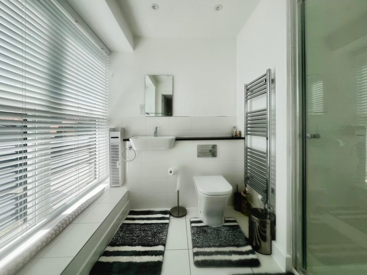 Grasshopper Drive, Kennington